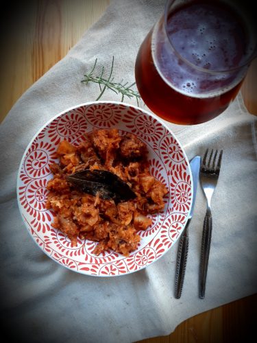 Stufato di verza con costine di maiale alla birra ...