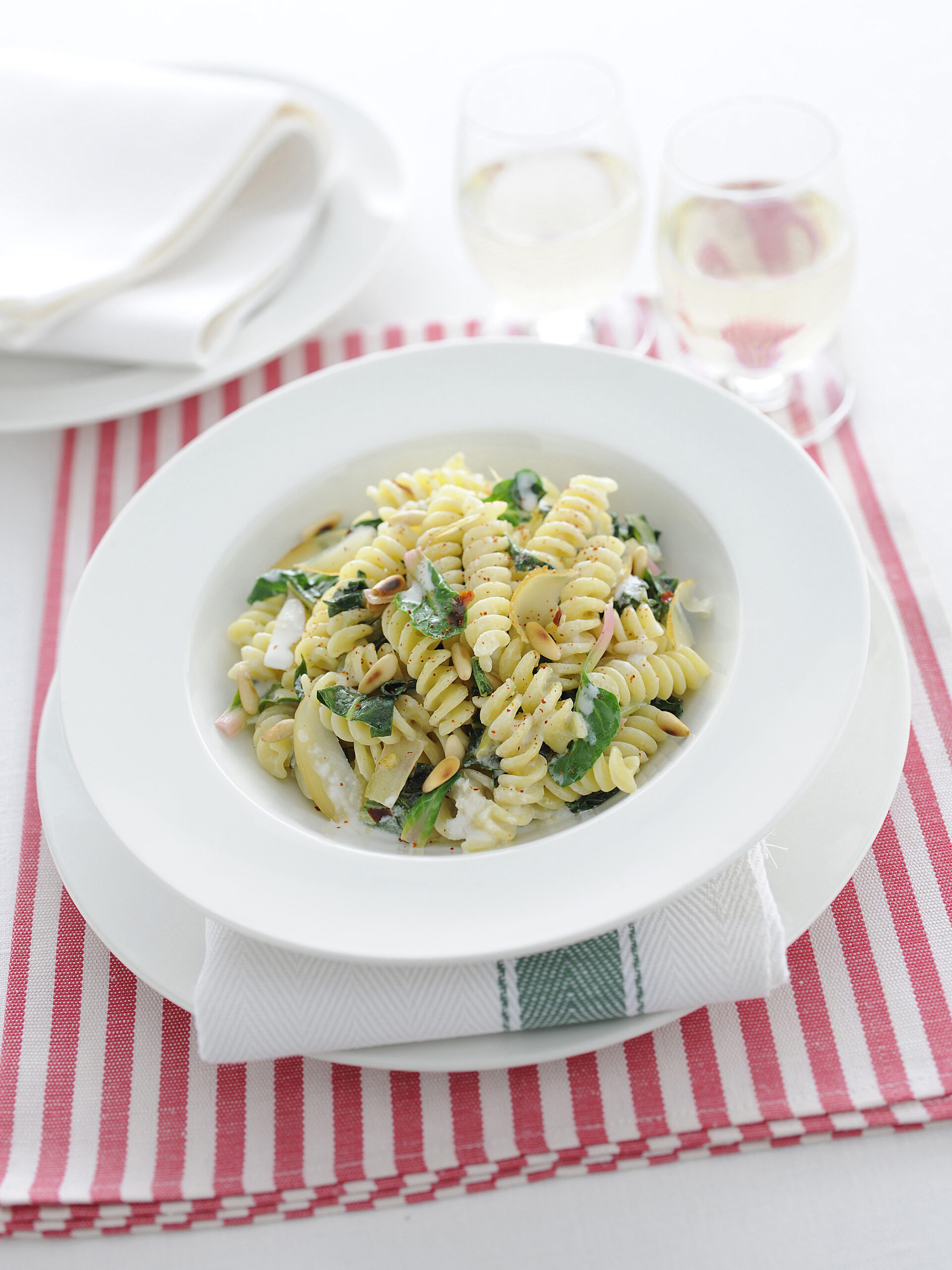 Fusilli alla blanche e bouquet di erbe aromatiche